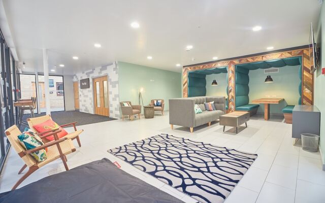 Destiny Student Meadow Court - Campus Accommodation