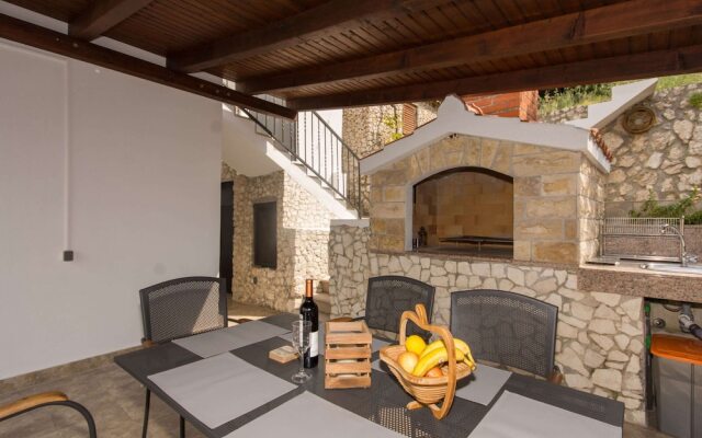 Quaint Holiday Home in Mastrinka With Balcony