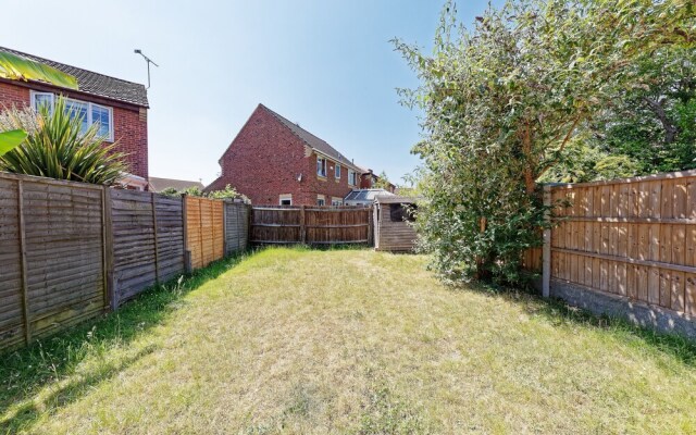 Lovely 2-bed House in Kent - Parking Available