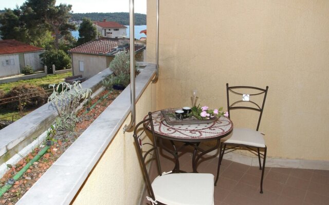 Apartment With one Bedroom in Okrug Gornji, With Enclosed Garden and W