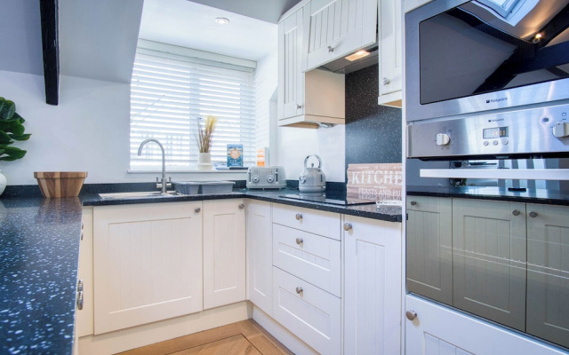 Penthouse At The Mews - 2 Bed Apartment - Tenby