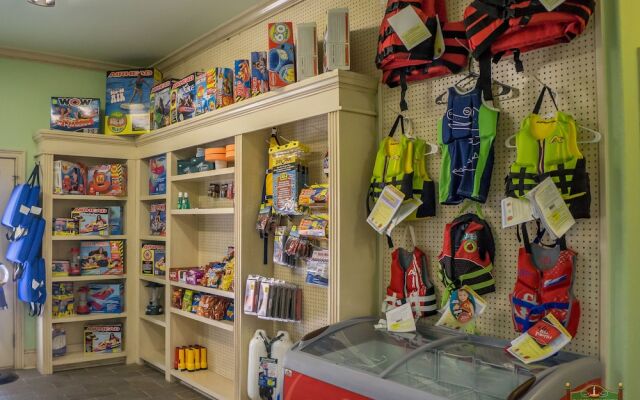 Candlewyck Cove Resort