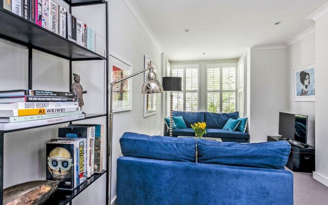 Elegant Shepherds Bush Home by Kensington Olympia