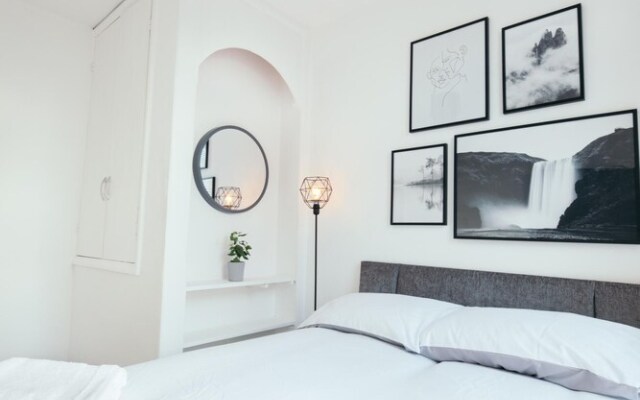 NEW Sleek and Chic 1BD Brighton Flat - Sleeps 3