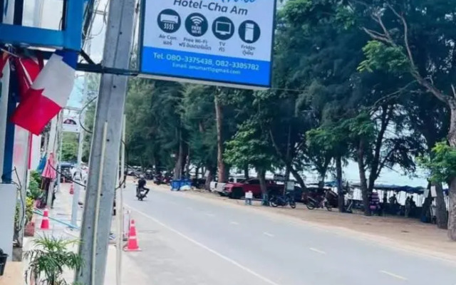 Beachfront Hotel Cha Am