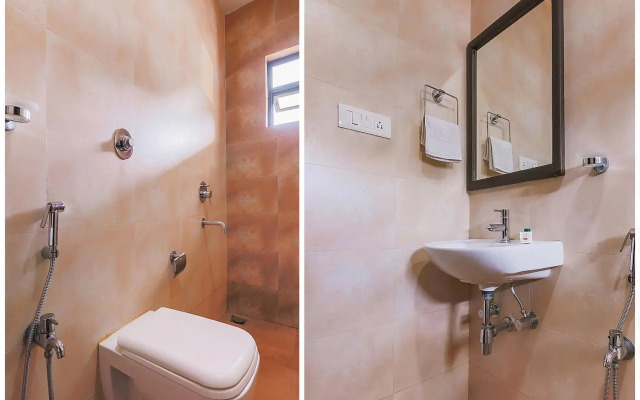 OYO 10580 Hotel Skylark