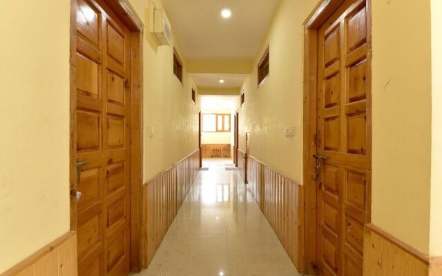 OYO 16988 Hotel White Orchid