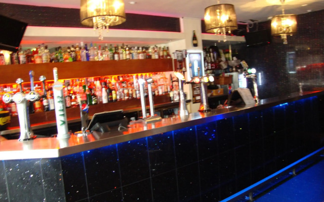Whites Hotel