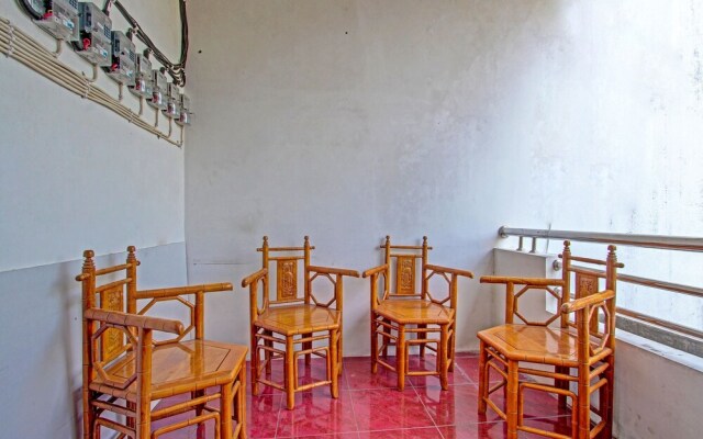Spot On 91523 Kenari Guesthouse