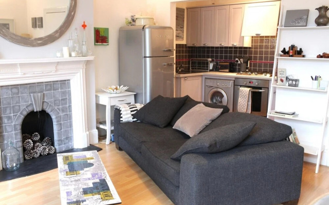 Trendy 2BD Flat in West Hampstead