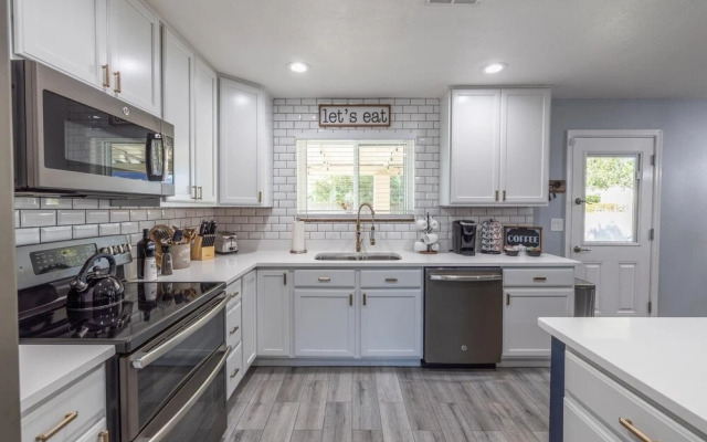 Chandler Galveston 4 Bedroom Home by RedAwning