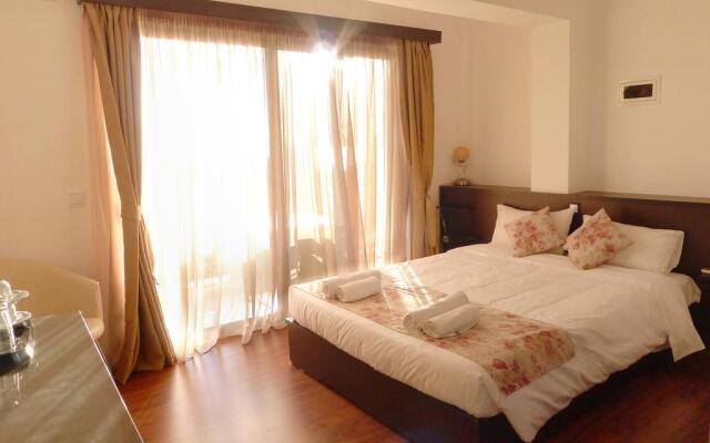 Ampoulos Rooms & Apartments