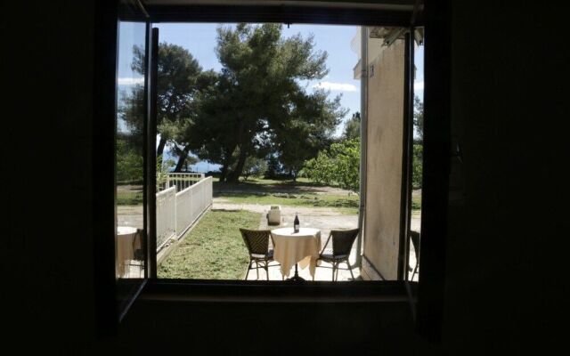 Beachfront Apartment Drazen, With Patio & Parking