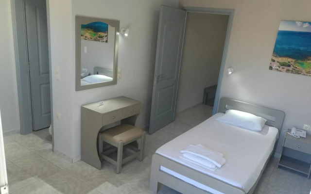 Niriis Hotel