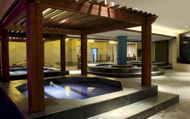 Higher Hotel Yacht Club