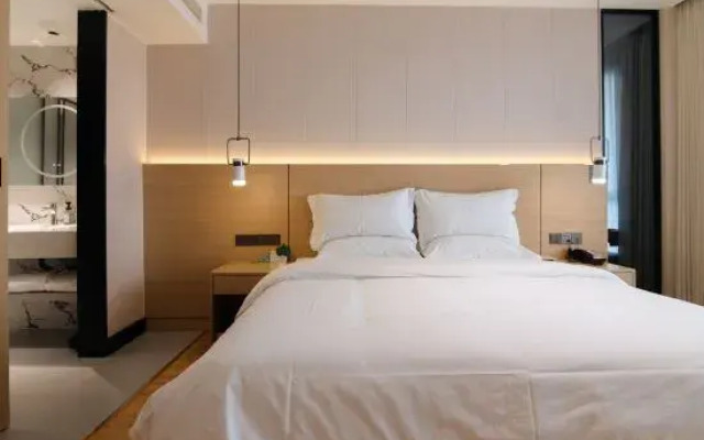 Sunshine Beach Holiday Hotel