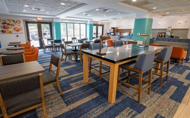 Wingate by Wyndham Lafayette Airport