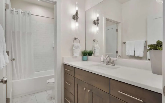 Magnolia Pool, Hot Tub, and Pickleball!