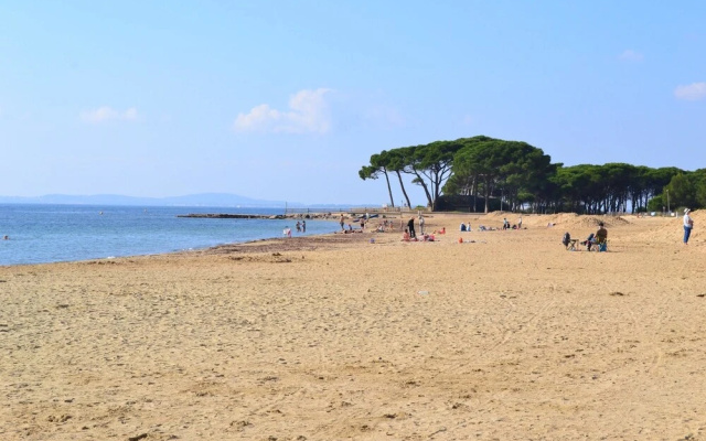 Apartment With 2 Bedrooms in La Londe-les-maures, With Enclosed Garden