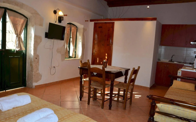 Skandalis Traditional Suites