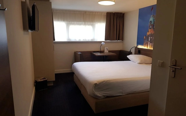 Rotterdam Teleport Hotel