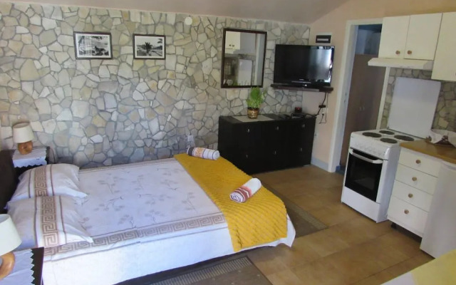 Charming Unique Apartment For 4