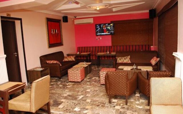 Valley Point Hotel & Suites
