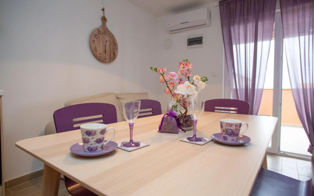 Apartman Matej with pool Povljana