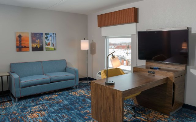 Hampton Inn & Suites Erie Bayfront