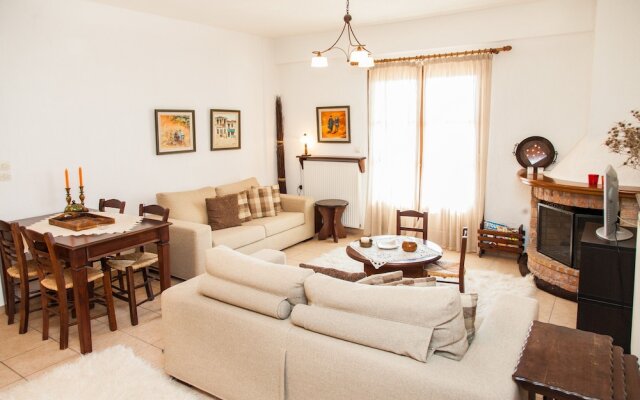 Arachova's Hilltop Delight Apartment