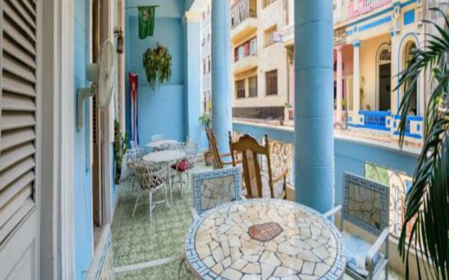 Casa Colonial Abogados Leonardo y Angela