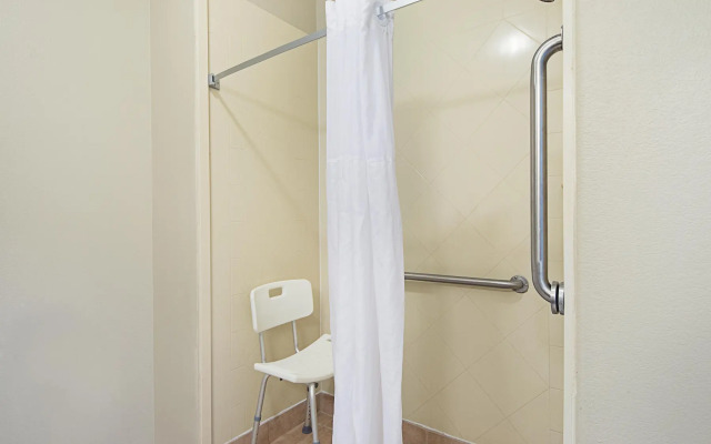 La Quinta Inn & Suites by Wyndham Mathis