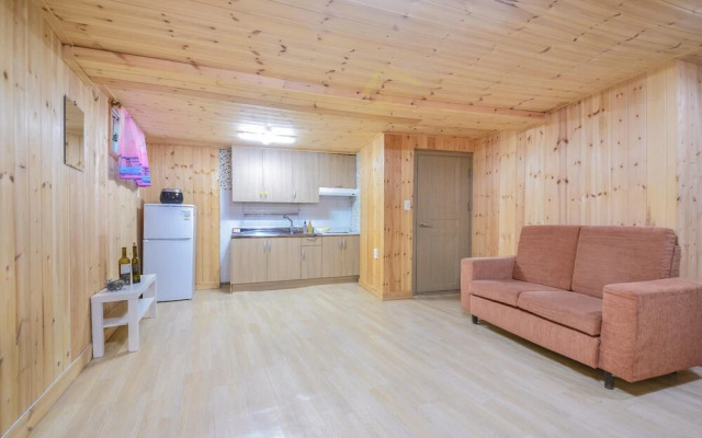 Gangneung Mungaebawi Pension