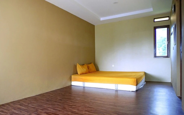 Villa Lisandsa By Ruang Nyaman – Guest Rooms – Gunungsari