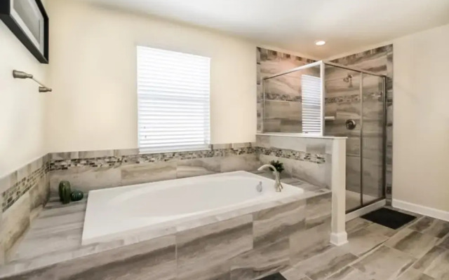 6 Bedroom 5 Bathroom Vacation Home
