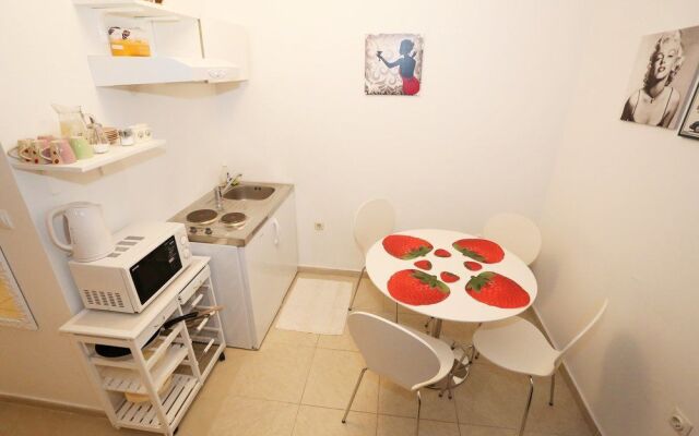 Feel Center Apartments.