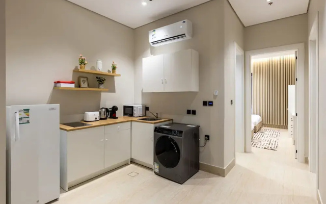 Vibrant Two BR With Shared Garden in Almadinah