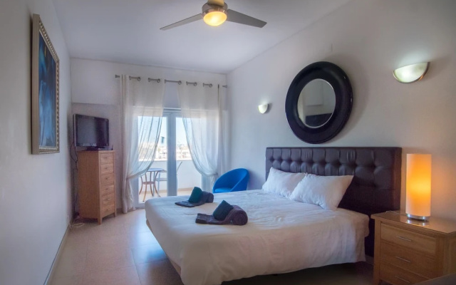 Lagos Main Avenue Studio With Marina View Balcony