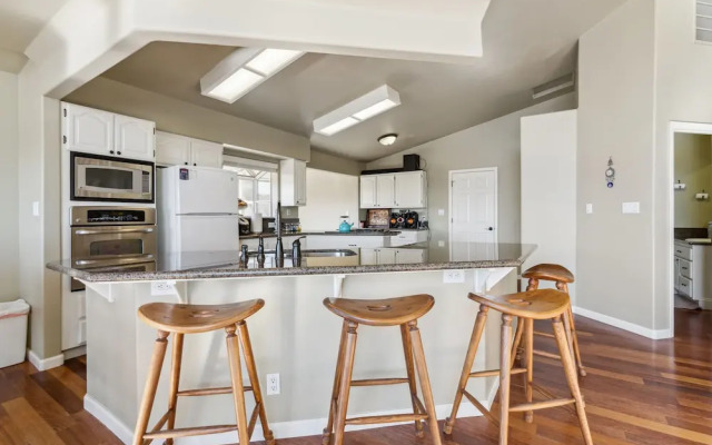 Elegant Escape 4 Bedroom Home by RedAwning