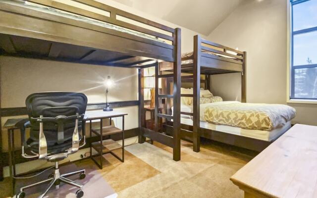 3 Kings Mountain Vista 2 Bedroom Home by RedAwning