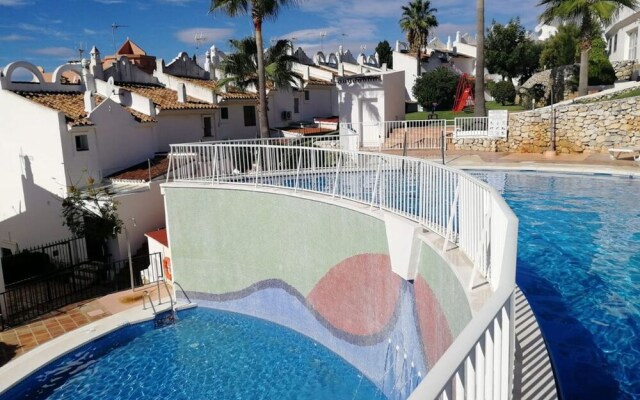 Sunny and spacious apartment with own entrance to pool