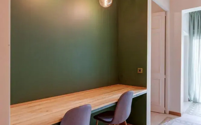 Spacious Apartment With Patio and Workspace