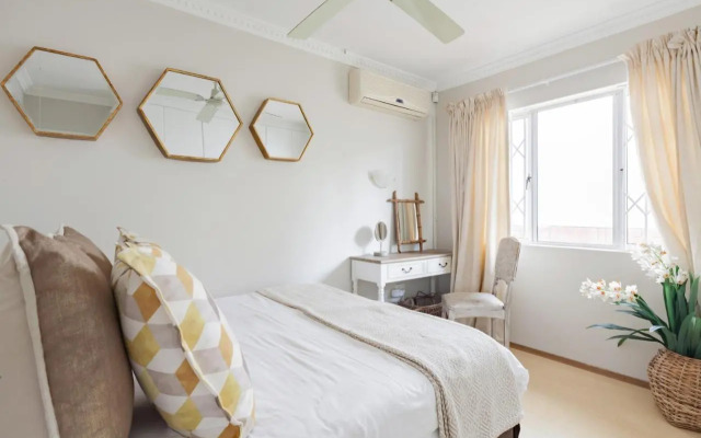 Banana palm luxury cottage