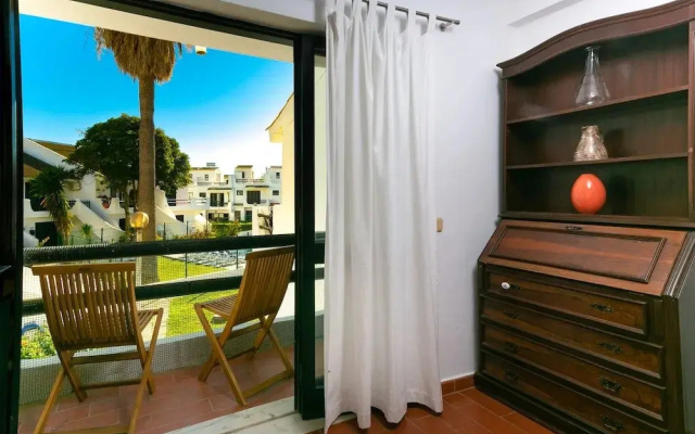 B12 - Pool And Sun Apartment
