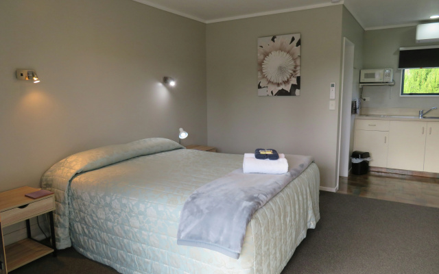 Commodore Court Motel – Guest Rooms – Blenheim