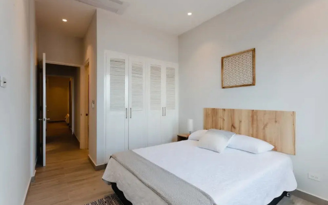 w Fabulous 2BR w Balcony in Panama