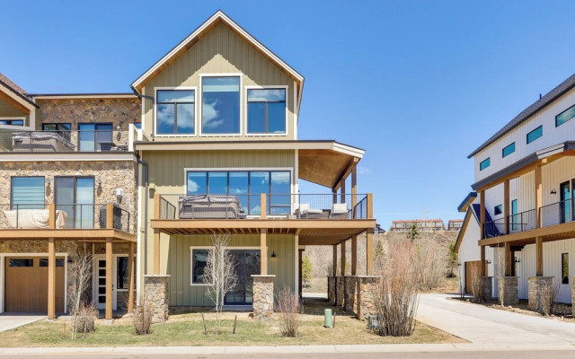 Fraser Getaway w/ Deck Near Winter Park Resort!