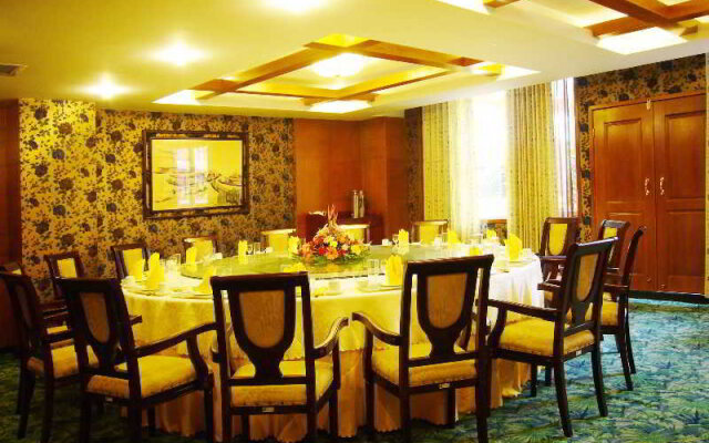 Taiyi Hotel (Chengdu Shuhan Road East Metro Station)