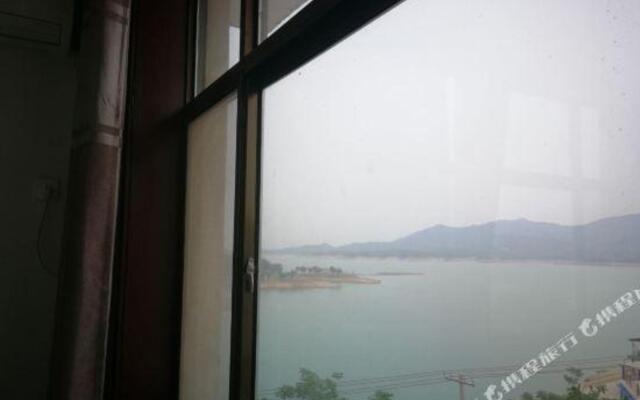 Xibaipo Jinbo Lake Guest House