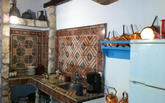 1911 Poros Country Retreat